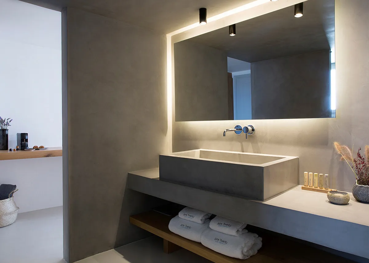 Bathroom & Kitchen